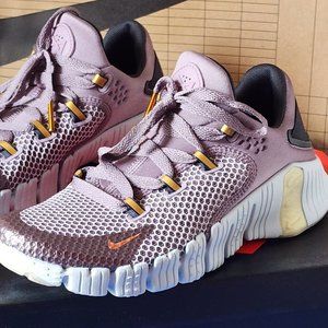 NEW!!! EXCLUSIVE COLOR!!! NIKE METCON 4 SIZE 7.5 WOMEN PURPLE AND GOLD